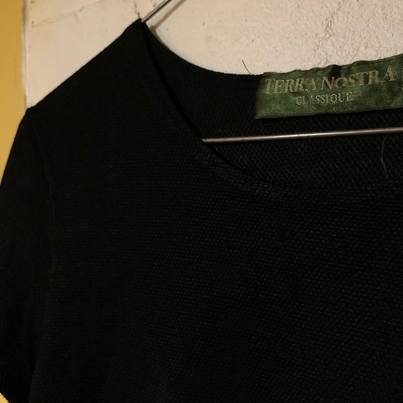 Black crop top - Picture 2 of 3